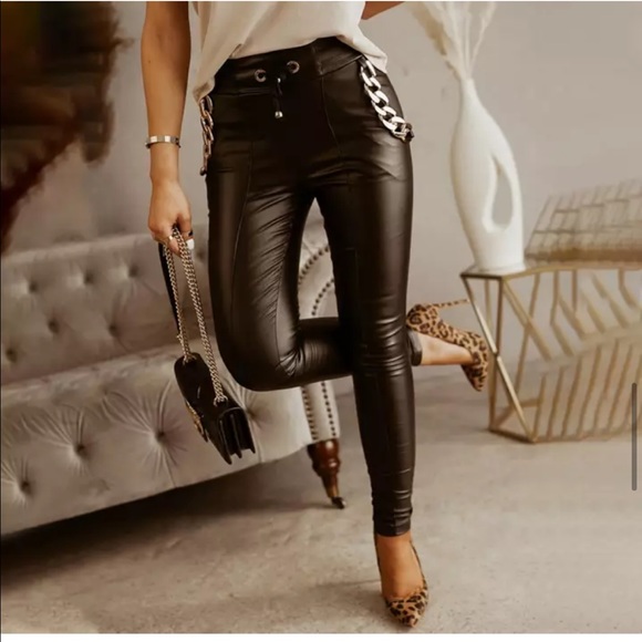 🎉PU Leather Stretch Leggings Chain-Embellished 💝 - Picture 3 of 8